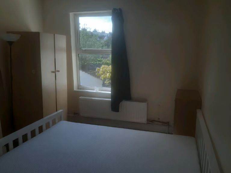 Quiet Double Room for Professional – Bills Included – Horfield (BS7)
