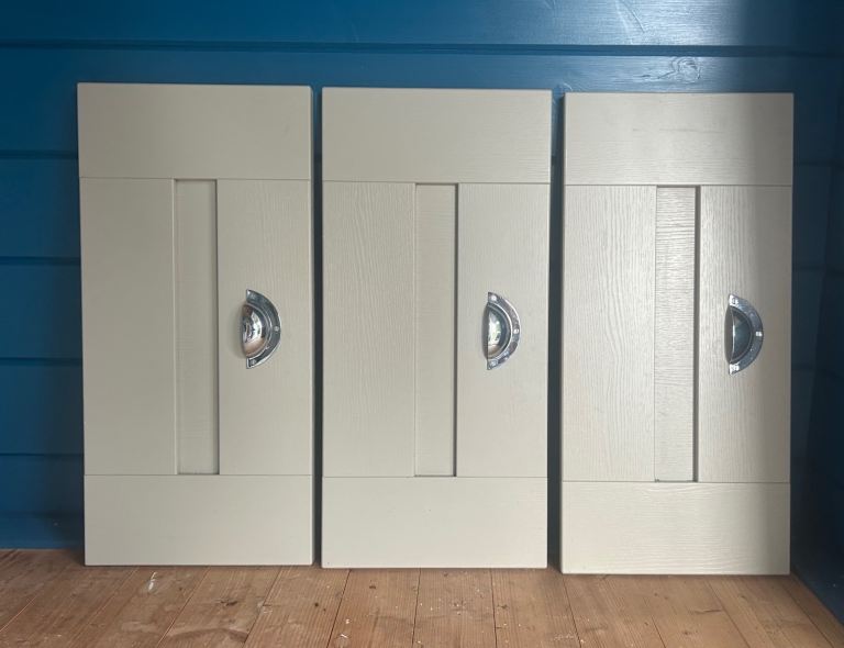  20 Solid wood Masterclass kitchen door fronts with extra items 