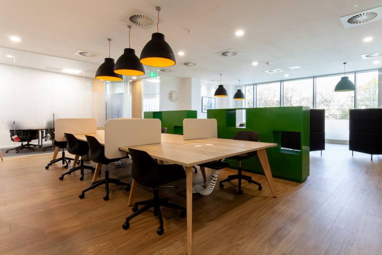 Guildford - GU2 8XG \ Coworking Space with Flexible Desk Access