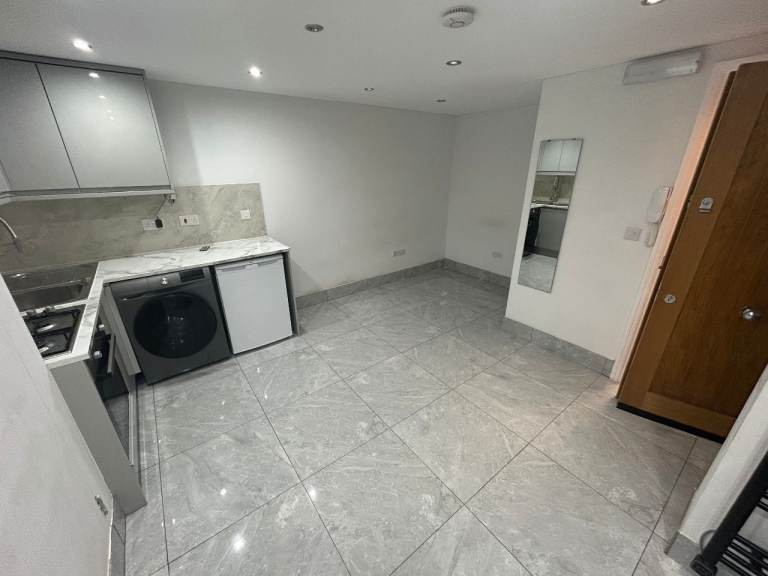 UNFURNISHED STUDIO FLAT KILBURN HIGH ROAD KILBURN NW6  - All Bills Included!