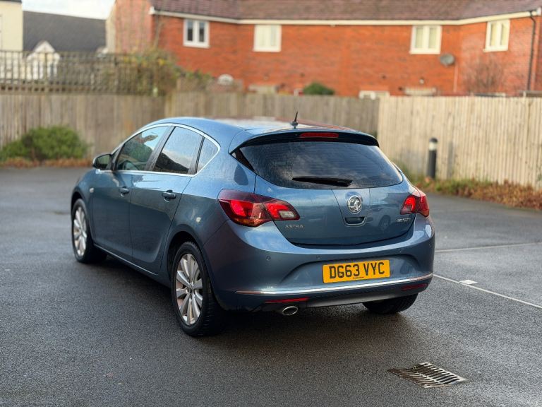 Vauxhall, ASTRA, Hatchback, 2013, Manual, 1956 (cc), 5 doors