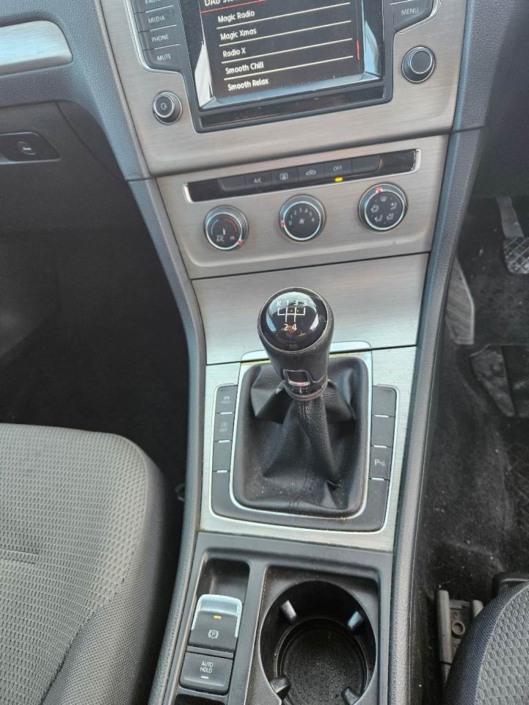 Volkswagen golf 1.6tdi bluemotion technology economy model estate £20 ayear tax FSH