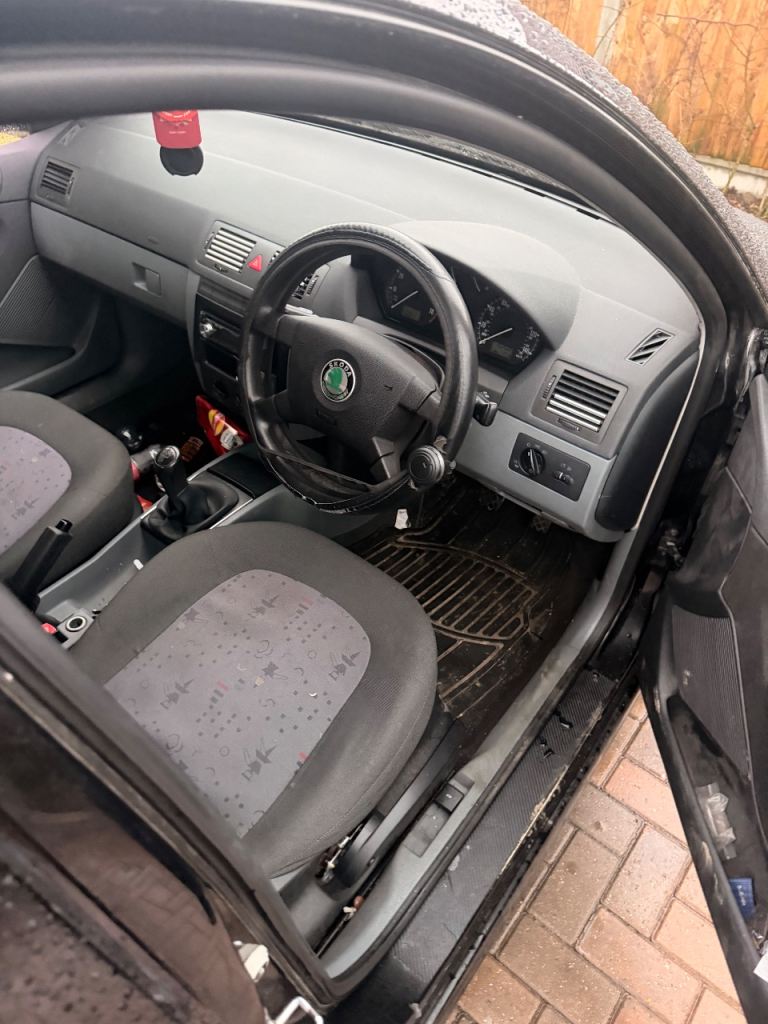 Skoda, FABIA, Saloon, 2004, Manual, 1390 (cc), 4 doors