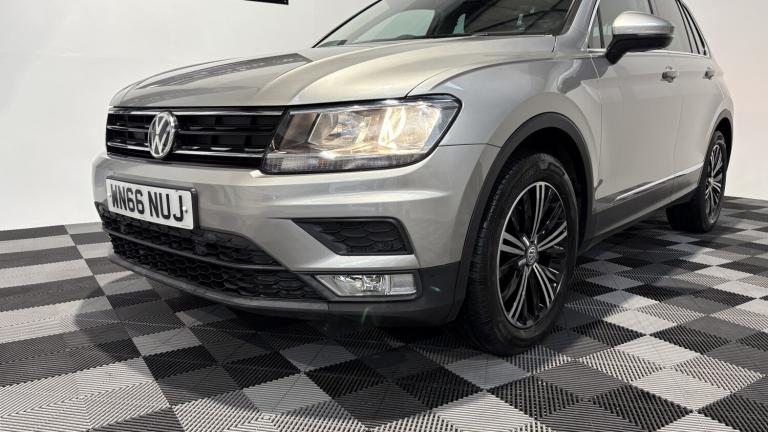 VOLKSWAGEN TIGUAN 2.0 TDI BlueMotion Tech SE Navigation 2016