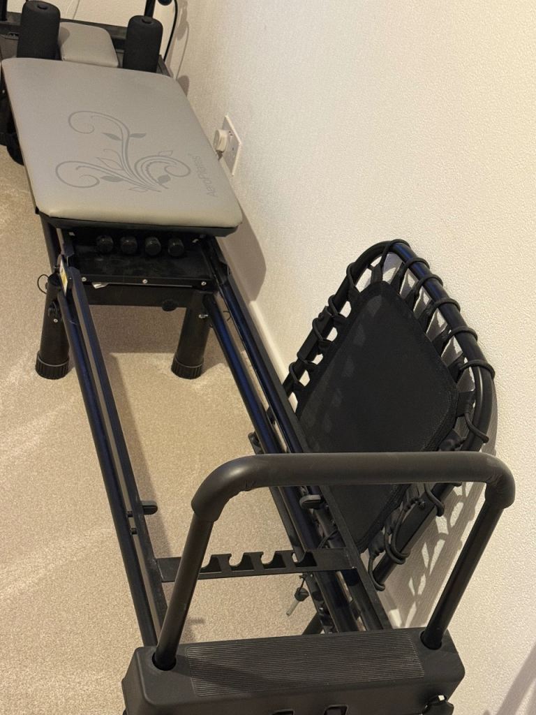 Aero Pilates Reformer + stand