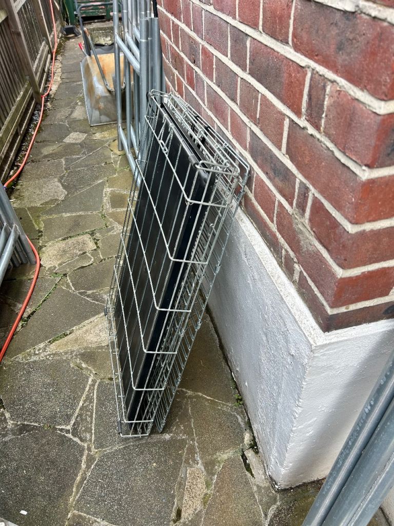 Metal dog cage 