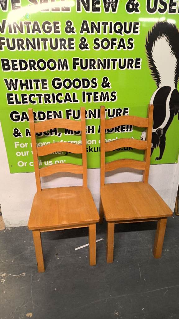 matching pair of 2 solid oak dining chairs 
