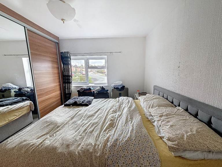 3 bedroom house in Pinfold Avenue, Stoke-on-Trent, ST6 8EW