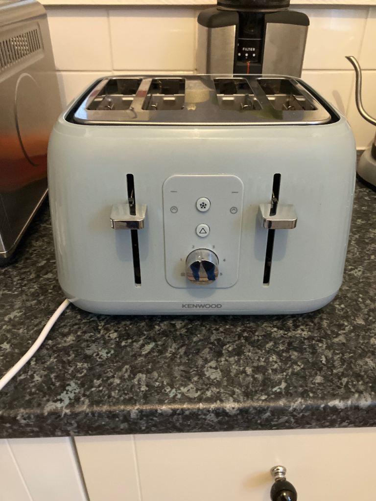 Nearly new Kenwood toaster TFP09.000bl
