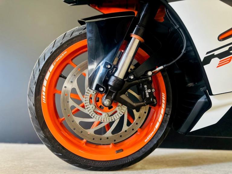 STUNNING 2017/17 KTM RC 390 MOTORCYCLE 