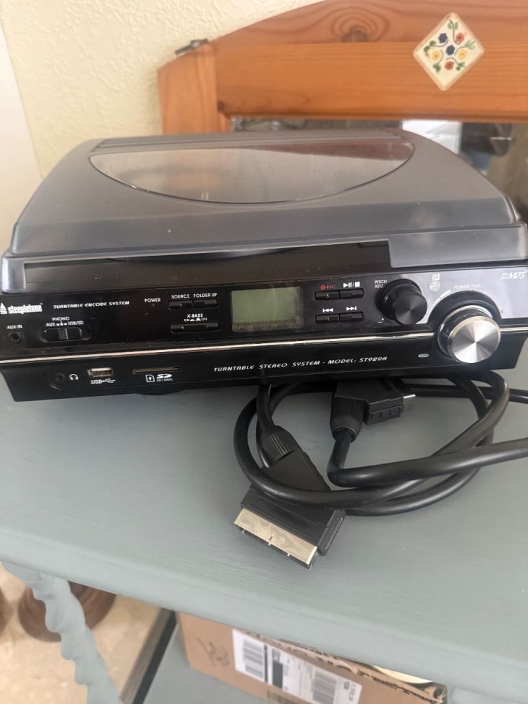 Steepletone turntable stereo system model ST929A – Good Condition