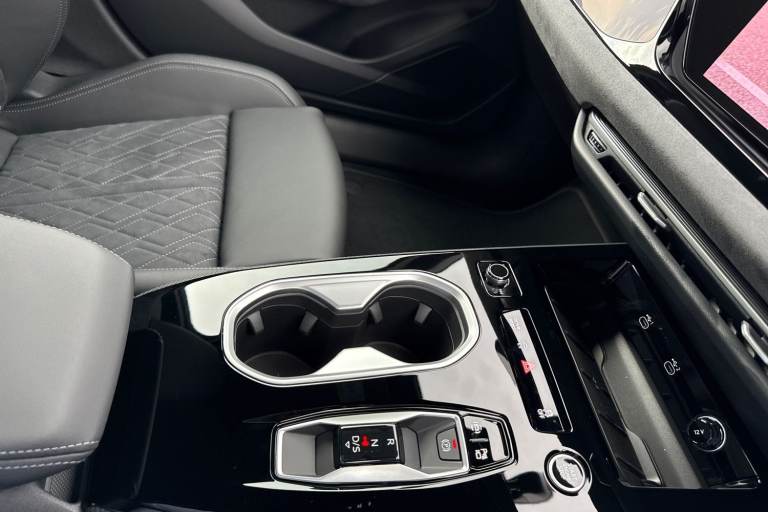 2025 Audi A6 Saloon 2.0 e-hybrid 25.9kWh Launch Edition S Tronic quattro Euro 6 (s/s) 4dr Saloon ...