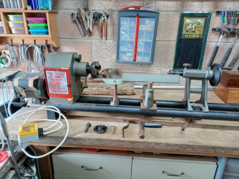 Nova TL 1200 Swivel Head Woodlathe with chuck and extra attachments 170cm