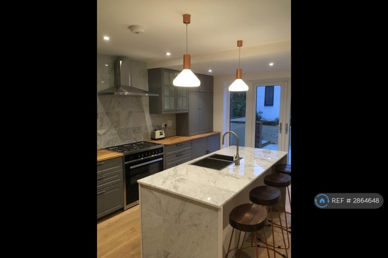 3 bedroom flat in Campbell Road, Southsea, PO5 (3 bed) (#2864648)