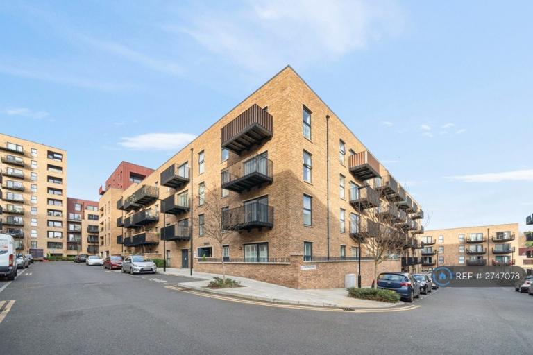 1 bedroom flat in Augustine Court, London, SE18 (1 bed) (#2747078)