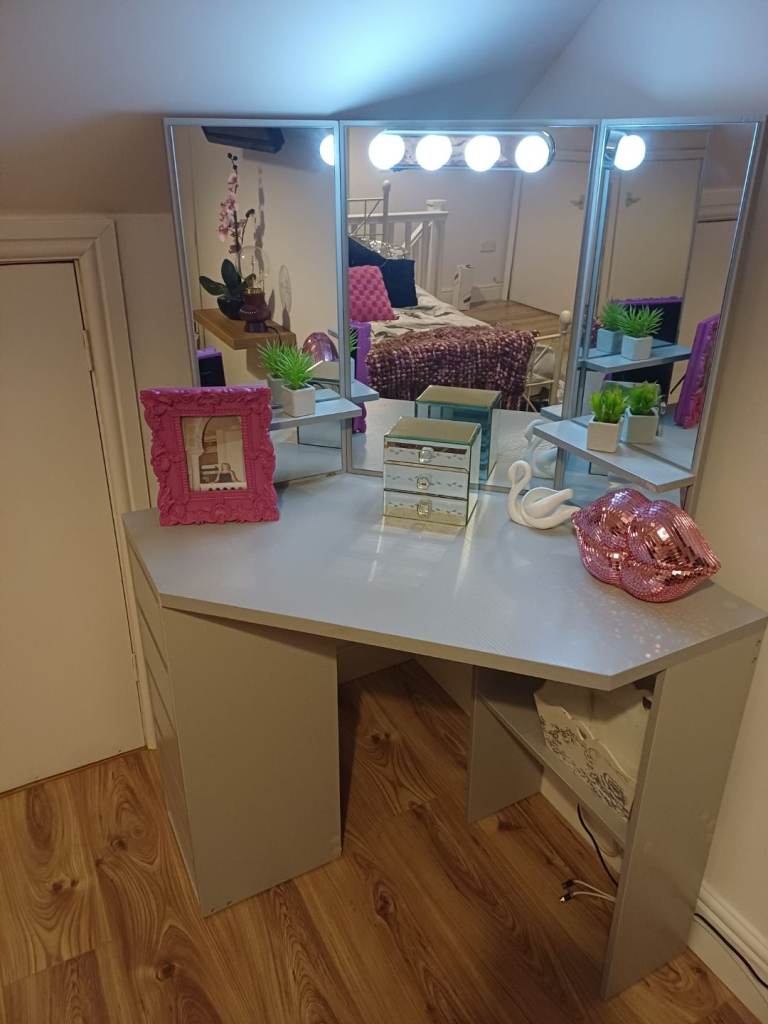 Dressing table with mirror