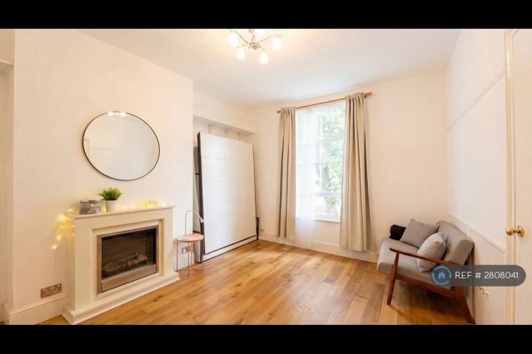 Studio flat in Bolingbroke Road, London, W14 (#2808041)
