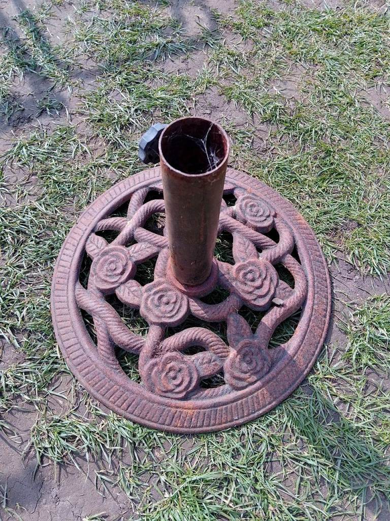 Garden parasol - used condition - Rusty condition.
