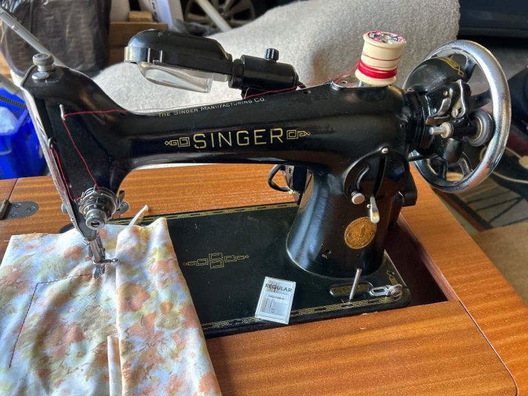 Vintage Singer 201k Sewing Machine 