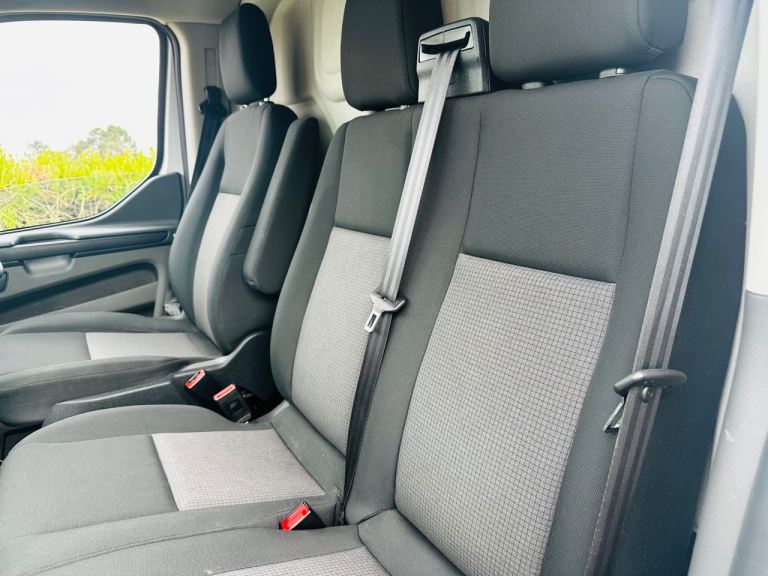 FORD TRANSIT CUSTOM PANEL VAN 2017 GENUINE LOW MILEAGE ONLY 32K FULL HISTORY MINT VAN