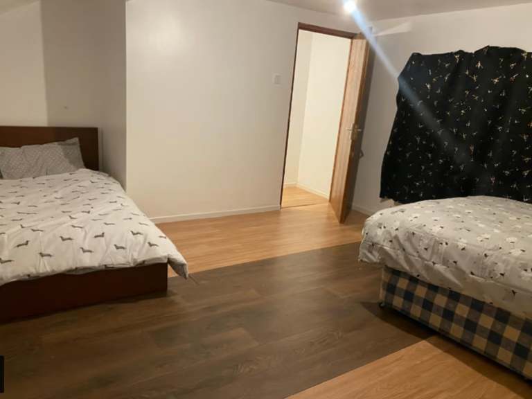 large room to let eccles - couples welcome