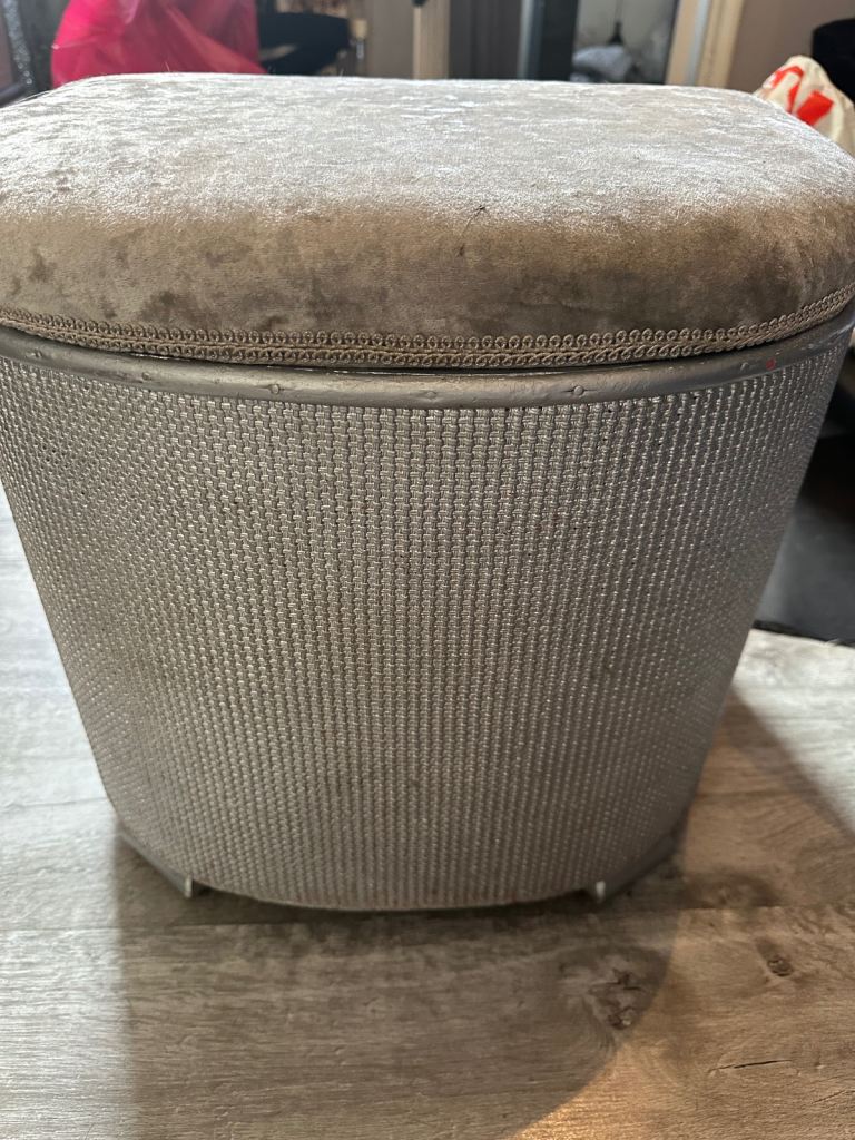 Small storage box/ seat 