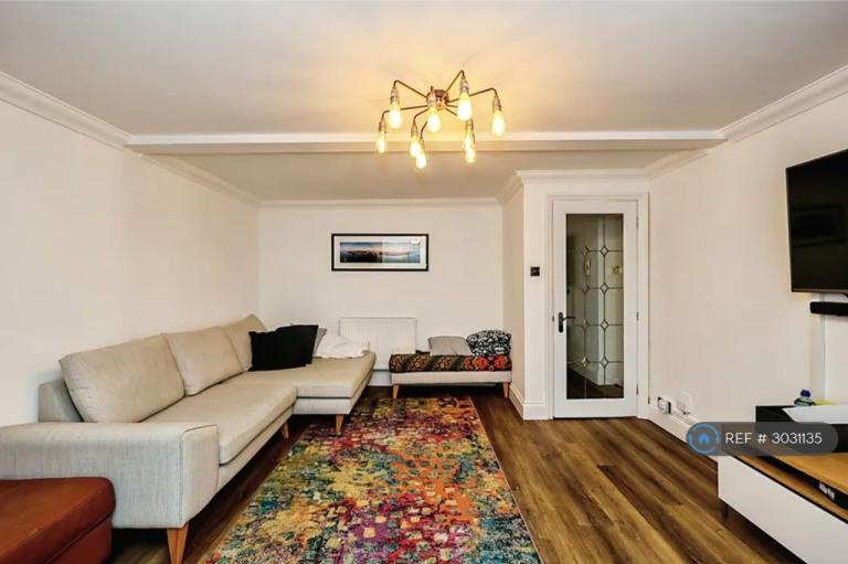 2 bedroom flat in South Parade, Hampshire, PO4 (2 bed) (#3031135)