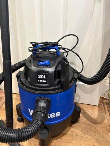 Wickes Wet & Dry Building Site Vacuum Cleaner 1250W,
