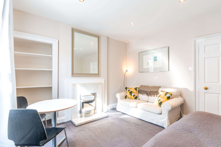 Stunning, 2nd floor, studio flat in Edinburgh’s New Town – available August