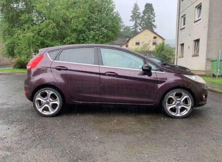 2010 Ford Fiesta 