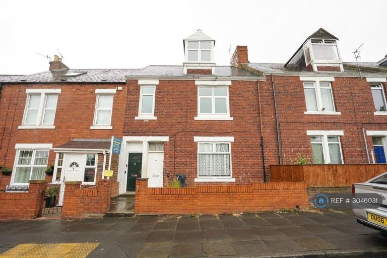 5 bedroom flat in Stuart Terrace, Gateshead, NE10 (5 bed) (#3046031)
