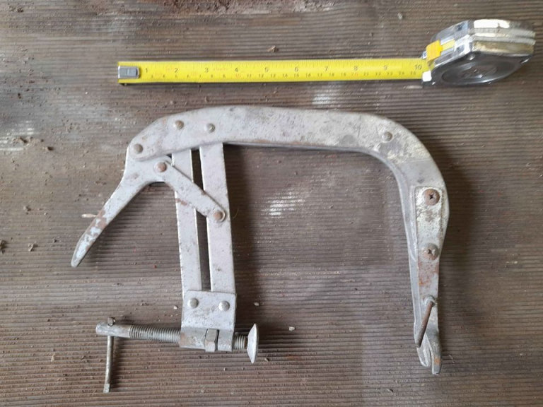 Automotive Valve Spring Clamp