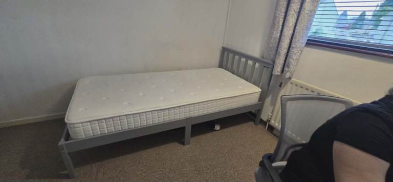 Single bed and mattress 