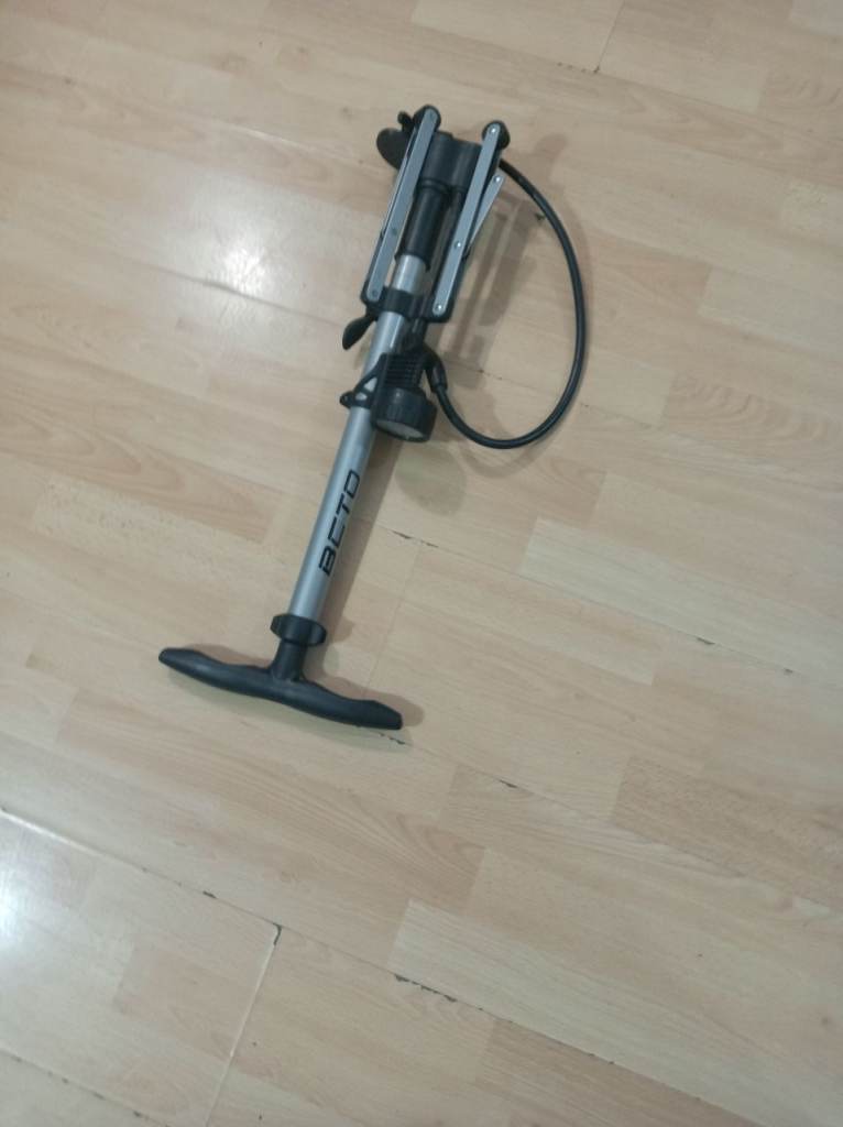 BETO Bike Pump – Good Condition, Silver and Black