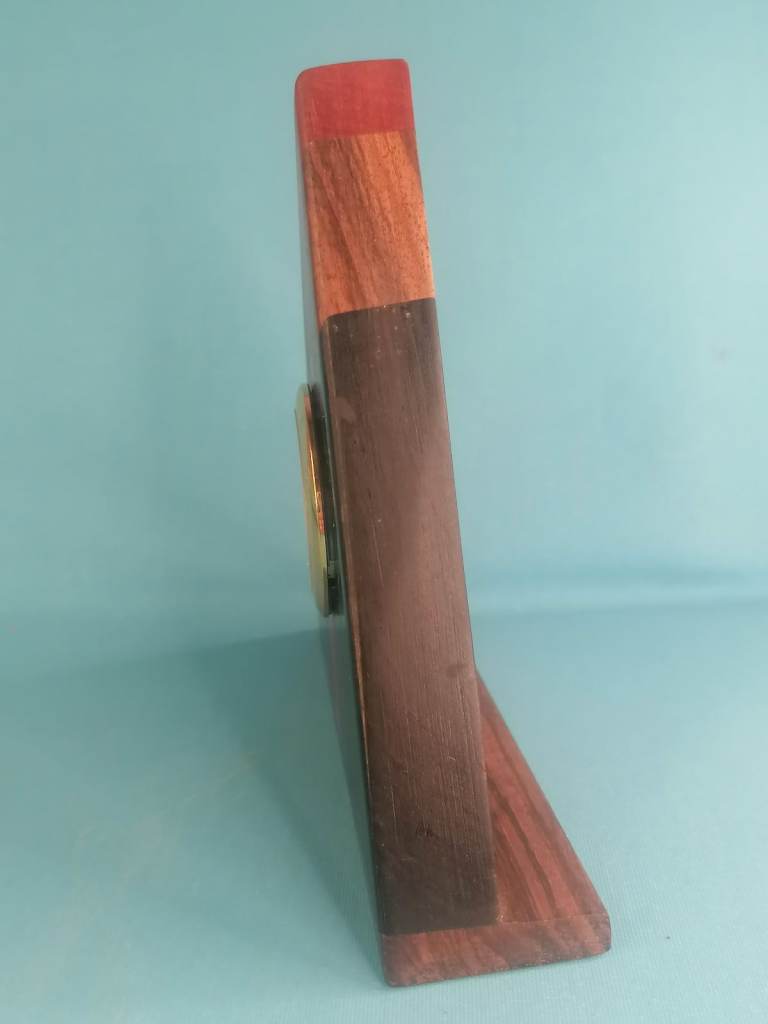 Vintage Desk Wooden Piramid Clock 6-inch height.. (need put battery).. As seen.