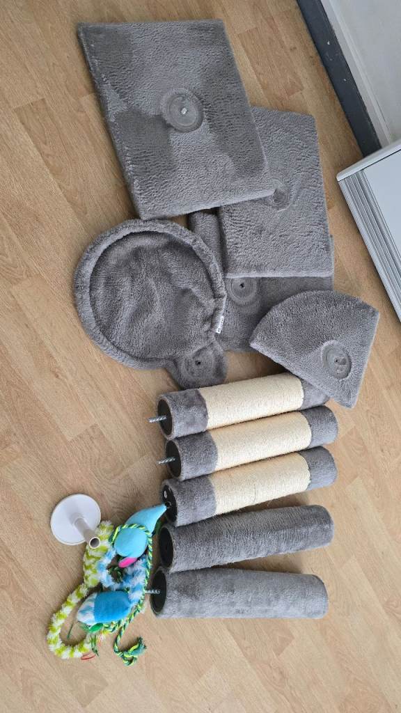 Floor to ceiling cat tree 