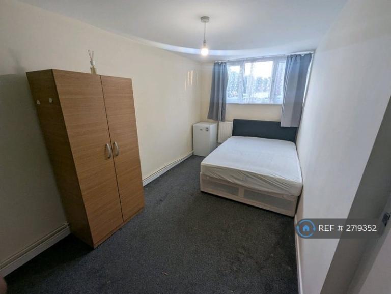 1 bedroom in Owen Way, London, NW10 (#2719352)