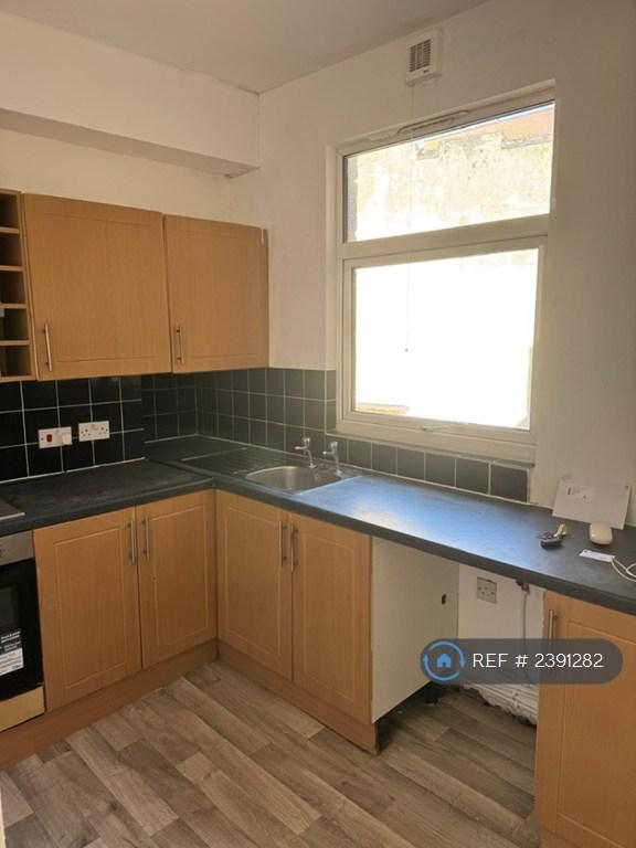 1 bedroom flat in High St, Gillingham, ME7 (1 bed) (#2391282)