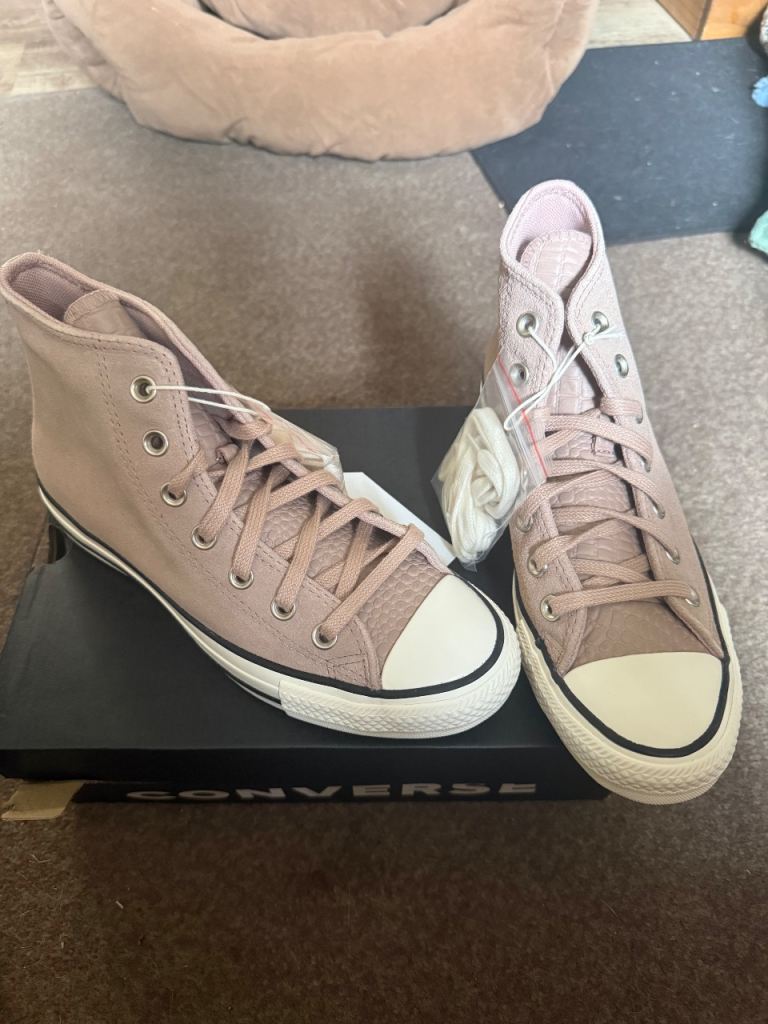 Converse All Star High Tops – taupe Suede, Brand New