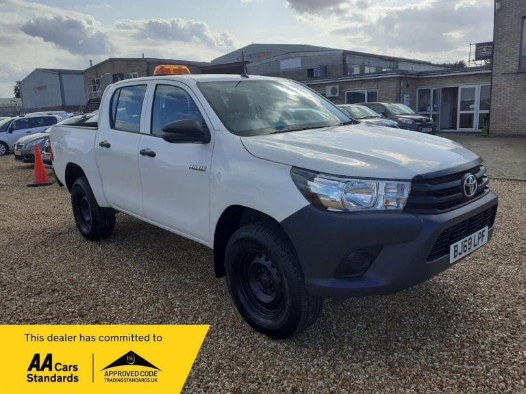 TOYOTA HILUX 2.4 D-4D Active 4WD Euro 6 4dr (3.5t) 2019