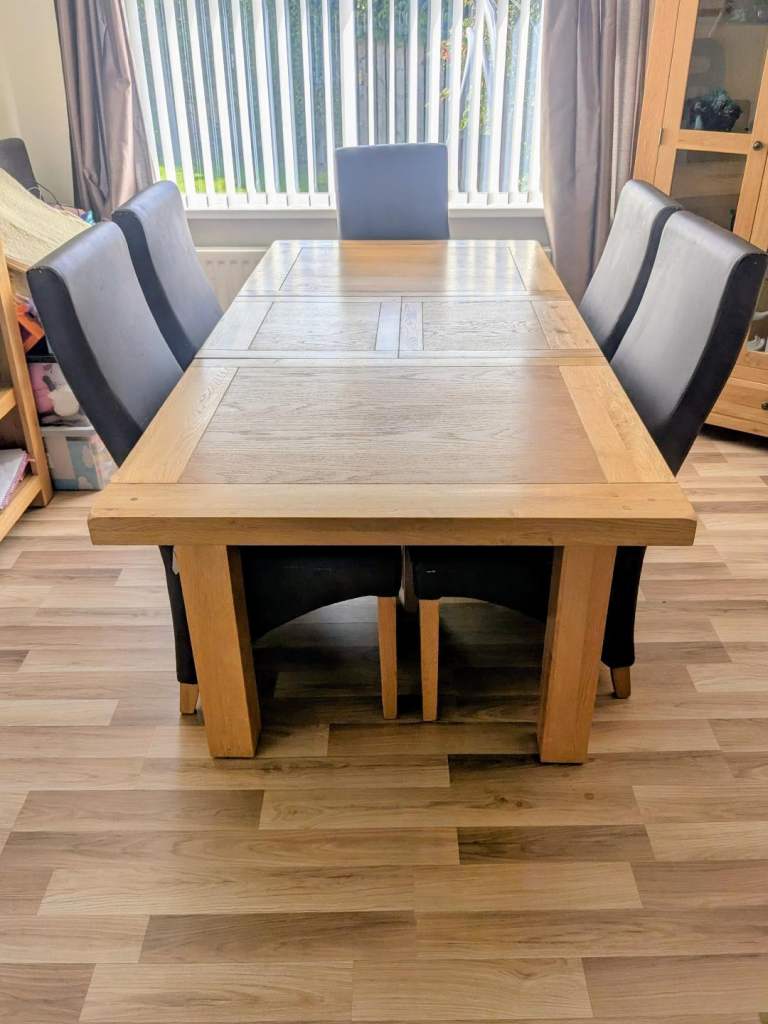Solid Wood Extending Dining Table and 6 Chairs –Table in Good Condition, chairs not.