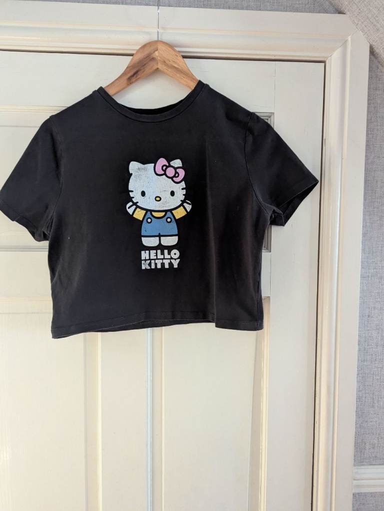 Hello Kitty Black Crop T-Shirt – Good Condition