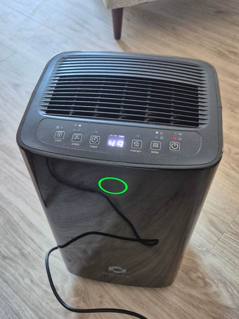 Ometa Pure 12L/Day Dehumidifier (Black) – Excellent Condition