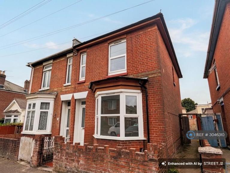 2 bedroom house in Grove Road, Southampton, SO15 (2 bed) (#3046310)