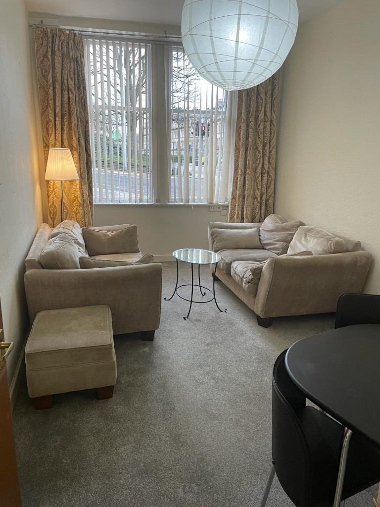 NEW Town- No deposit. Choice of 2/3 bedroomed flats available from June . Professional/ students