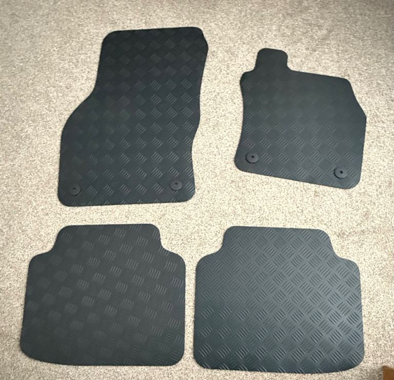 Skoda Superb (2015-2023) Rubber Car Mats 
