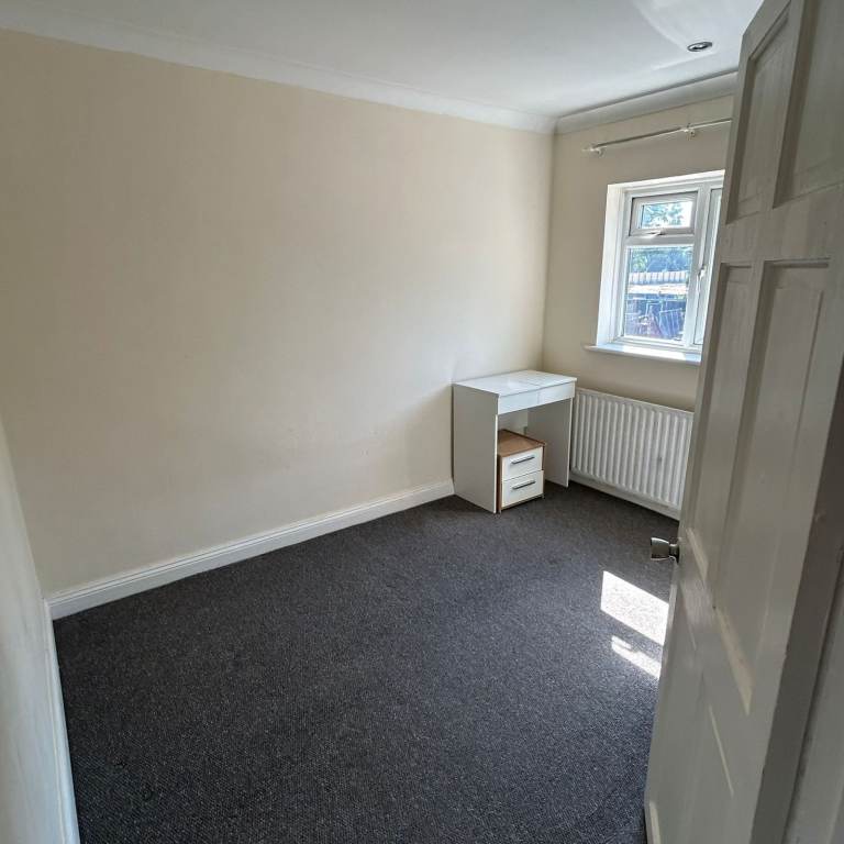 Detached house Mead Avenue, Langley Slough SL3