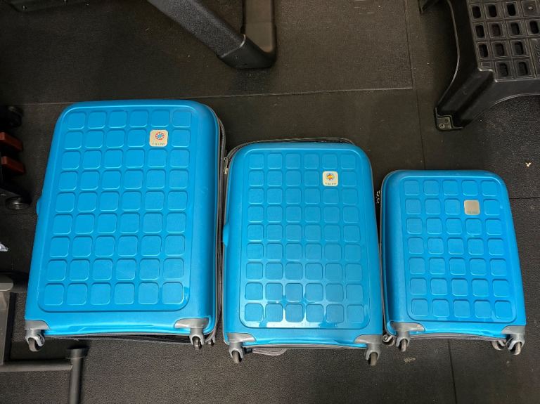 Set of 3 Blue Hard Shell Suitcases – Good Condition