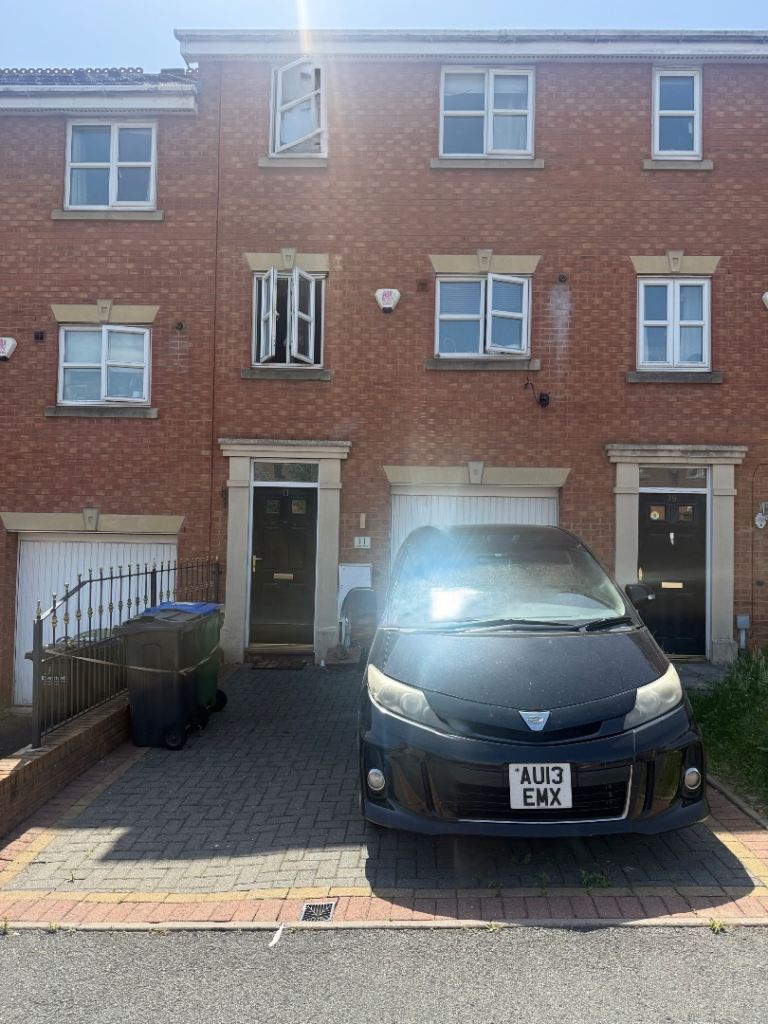 Modern 3 Bed terrace town house for rent in Wednesbury