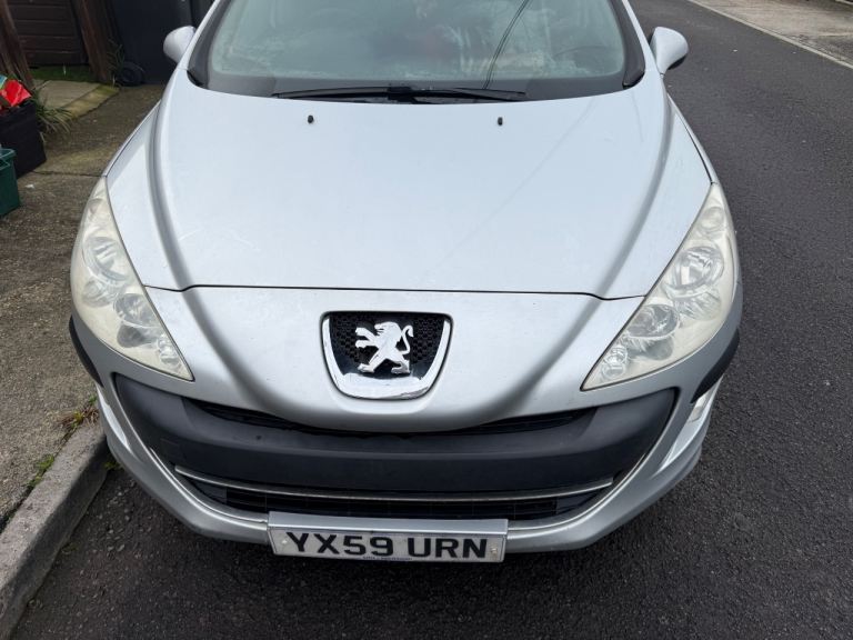 Silver Peugeot Estate